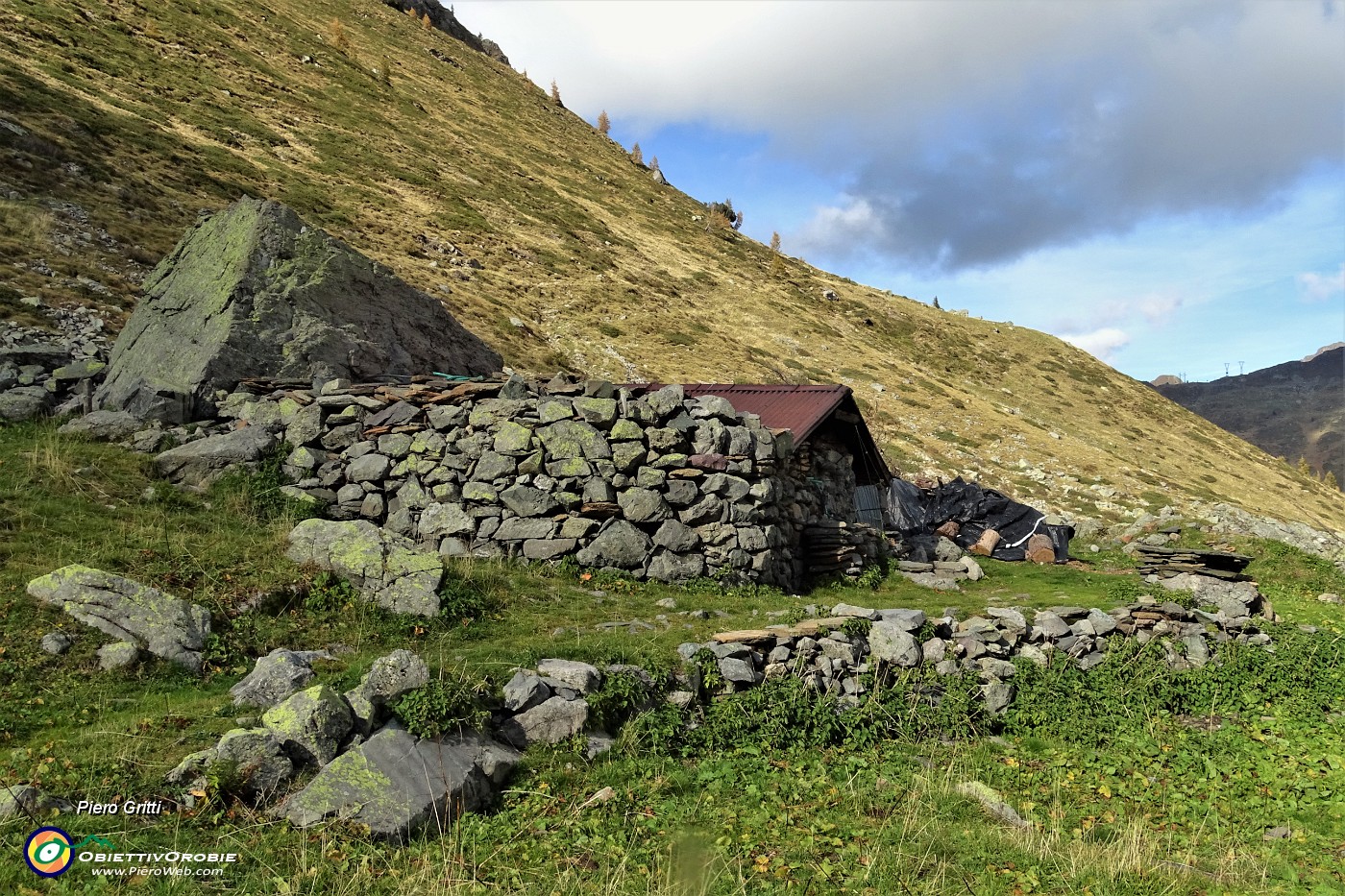 83 Baita Parisolo (1821 m) in Alpe Agheta.JPG